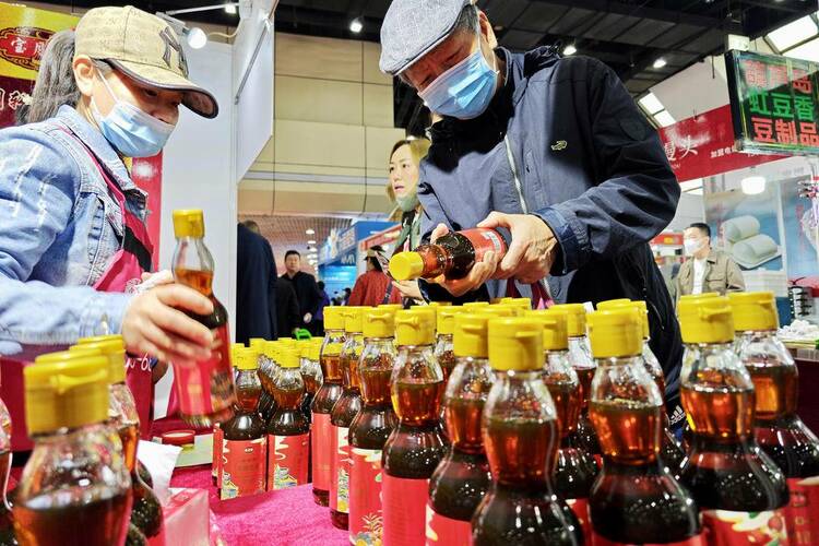 大連食博會(huì)火爆開場(chǎng) 農(nóng)副土特產(chǎn)品盛宴引燃消費(fèi)熱情